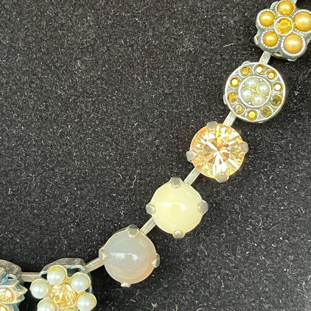 AMARO Designer Tennis Necklace With Flowers, Faceted Crystal And Natural Stones - Picture 5 of 9